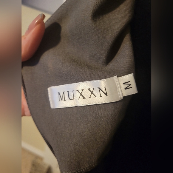 Retro 50s-Style Sleeveless Pencil Dress - Picture 8 of 8